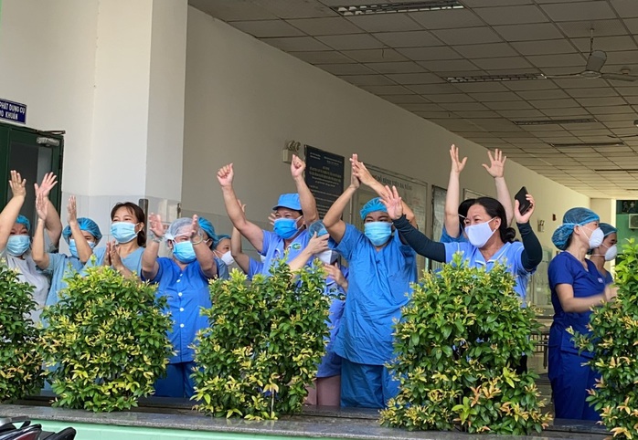 Bệnh viện Đà Nẵng khám chữa bệnh trở lại từ ngày mai, 15-9 - Ảnh 2.