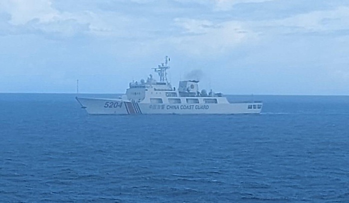 Indonesia đuổi tàu hải cảnh Trung Quốc trên biển Đông - Ảnh 1.