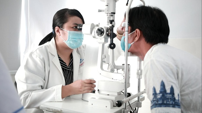 Mang đến cơ hội khám và mổ mắt cho người dân có hoàn cảnh khó khăn - Ảnh 1. Mang đến cơ hội khám và mổ mắt cho người dân có hoàn cảnh khó khăn - Ảnh 1.