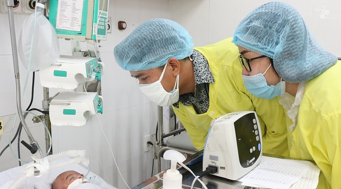 Bé trai sơ sinh bị bỏ rơi 1 đêm ngoài trời hiện thế nào? - Ảnh 1. Bé trai sơ sinh bị bỏ rơi 1 đêm ngoài trời hiện thế nào? - Ảnh 1.