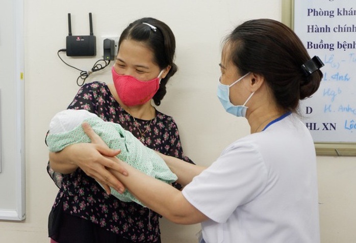Bé sơ sinh là thai nhi 31 tuần tuổi bị phá bỏ xuất viện, về tổ ấm mới - Ảnh 3.