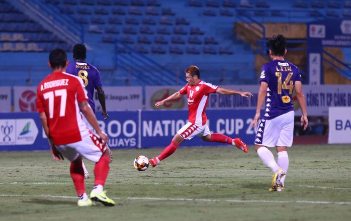 Hà Nội FC đè bẹp CLB TP HCM 5-1, Văn Quyết lập hat-trick - Ảnh 3.