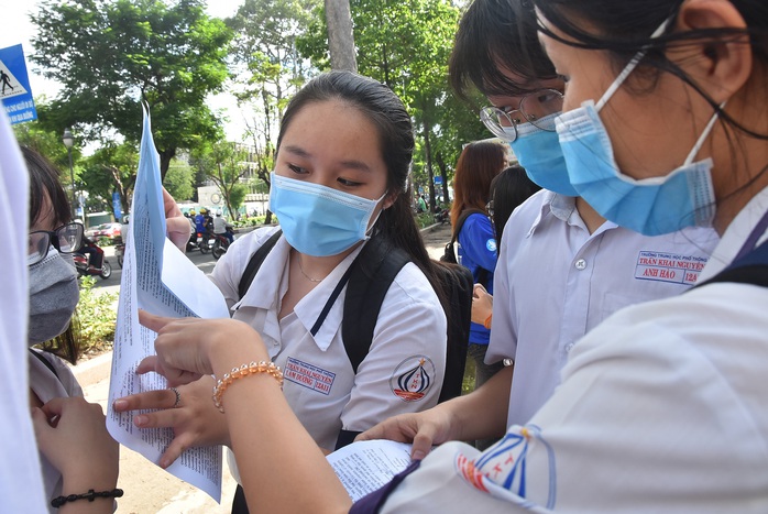 Giao lưu trực tuyến: Điểm sàn và điều chỉnh nguyện vọng - Ảnh 1.