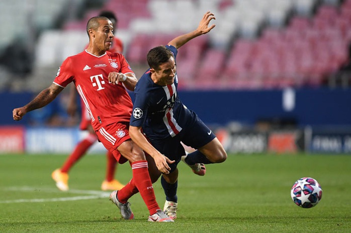 Thiago Alcantara cập bến Anfield, dàn sao Liverpool hoảng hốt - Ảnh 1.