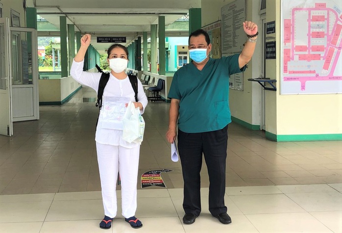 Bệnh nhân Covid-19 cuối cùng ở Bệnh viện Phổi Đà Nẵng xuất viện - Ảnh 1.