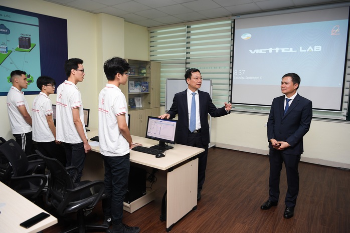Viettel tài trợ phòng Lab mạng di động 4G, thúc đẩy hoạt động nghiên cứu tại trường đại học - Ảnh 2.