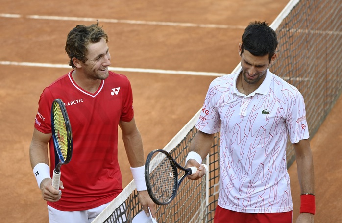 Clip Djokovic vất vả vào chung kết Rome Masters 2020 - Ảnh 1.