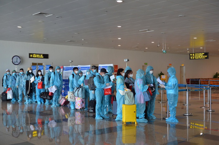 Chuyến bay thương mại quốc tế đầu tiên về Việt Nam, hành khách được cách ly thế nào? - Ảnh 5.