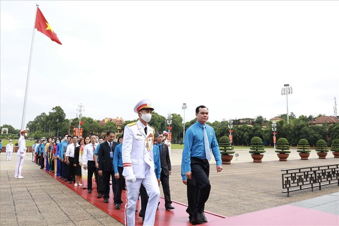 Đại biểu dự Đại hội thi đua yêu nước trong CNVCLĐ báo công dâng Bác - Ảnh 1.