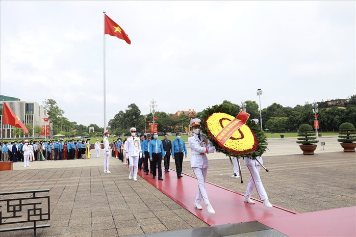 Đại biểu dự Đại hội thi đua yêu nước trong CNVCLĐ báo công dâng Bác - Ảnh 5.