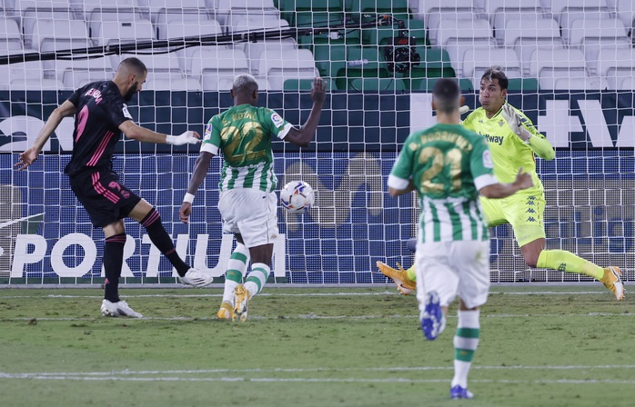 Trung vệ thép Ramos lập công, Real Madrid thoát hiểm trên sân Betis - Ảnh 5.