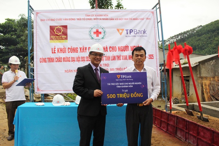 TPBank chia sẻ yêu thương, hỗ trợ 10 căn nhà cho người dân Khánh Hòa - Ảnh 1.