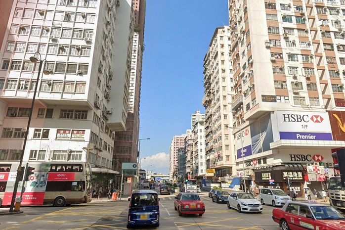 Hồng Kông: Cướp 645.000 USD giữa ban ngày, tiền bay khắp phố - Ảnh 1.
