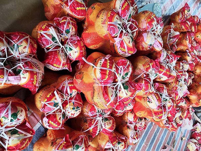 Bưởi Trung Quốc ruột đỏ au, vỏ vàng không hạt, ngày bán cả tấn - Ảnh 1. Bưởi Trung Quốc ruột đỏ au, vỏ vàng không hạt, ngày bán cả tấn - Ảnh 1.
