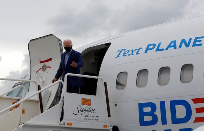 0_Democratic-US-presidential-nominee-Biden-arrives-for-debate-with-President-Trump-at-Cleveland-Hopk