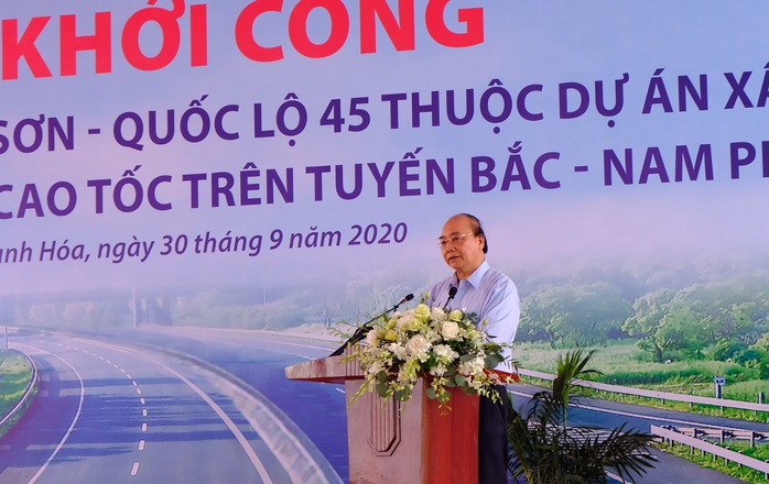 Thủ tướng Nguyễn Xuân Phúc dự lễ khởi công đường cao tốc Bắc - Nam - Ảnh 2.