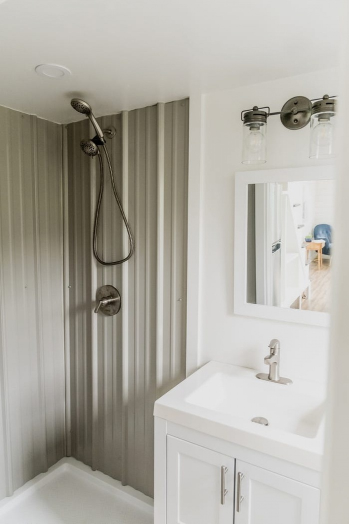 Sửng sốt với ngôi nhà xinh xắn được cải tạo từ xe cũ - Ảnh 9. Sửng sốt với ngôi nhà xinh xắn được cải tạo từ xe cũ - Ảnh 9.