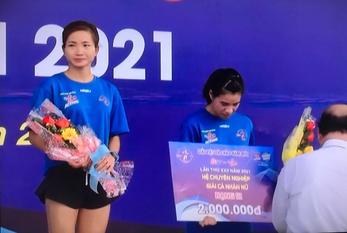 Kỷ lục gia SEA Games 30 Nguyễn Thị Oanh vô địch giải chạy Chào năm mới - Ảnh 2.