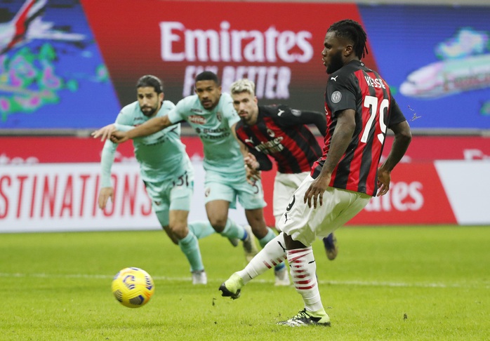 Thánh Ibrahimovic tái xuất, AC Milan thống trị Serie A - Ảnh 3.