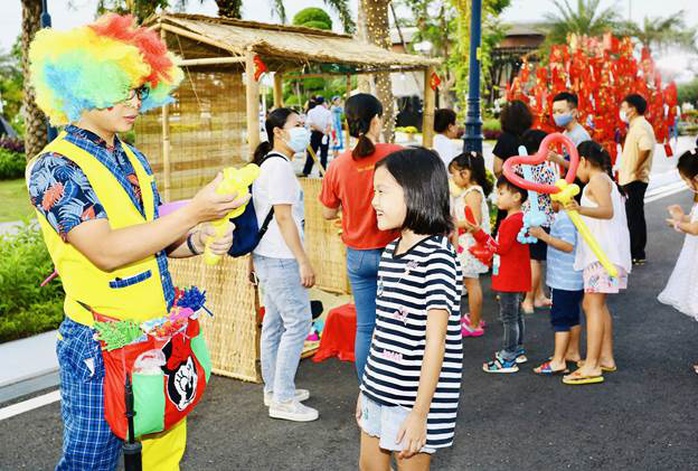 Verosa - Khang Điền: Gần 1.000 khách tham dự sự kiện tri ân “Sắc hoa bừng sáng” - Ảnh 2. Verosa - Khang Điền: Gần 1.000 khách tham dự sự kiện tri ân “Sắc hoa bừng sáng” - Ảnh 2.