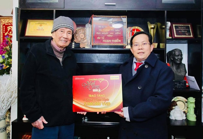 Mai Vàng nhân ái thăm nhạc sĩ Phạm Tuyên trước sinh nhật tuổi 91 - Ảnh 2.