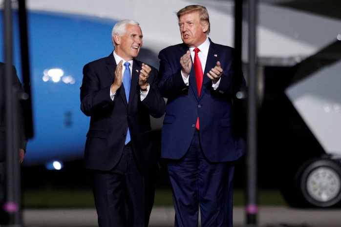  Ông Trump bí mật gặp thuộc cấp Mike Pence bàn chuyện phế truất - Ảnh 1.