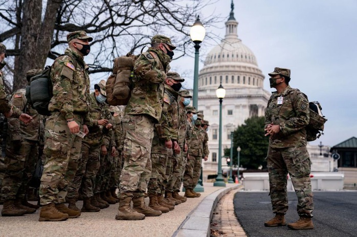 Lính Mỹ rầm rập đến Washington, Lầu Năm Góc lo những kịch bản khủng nhất - Ảnh 1.