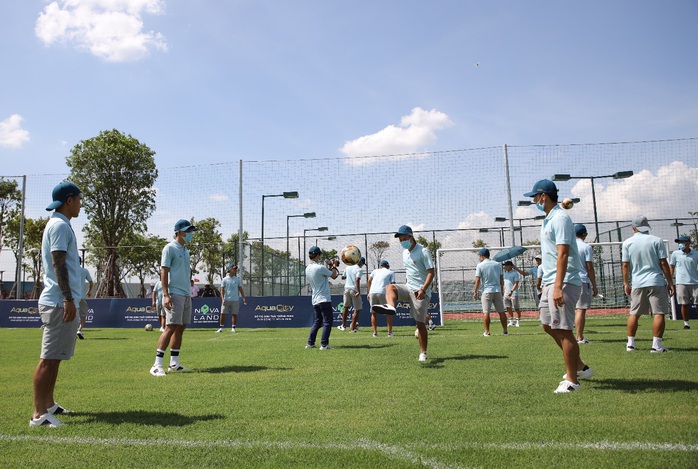Novaland tài trợ cho Câu lạc bộ Sài Gòn FC - Ảnh 2. Novaland tài trợ cho Câu lạc bộ Sài Gòn FC - Ảnh 2.