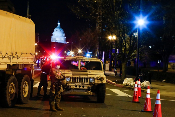 Đám đông biểu tình chùn bước, Washington vắng lặng như tờ - Ảnh 2.