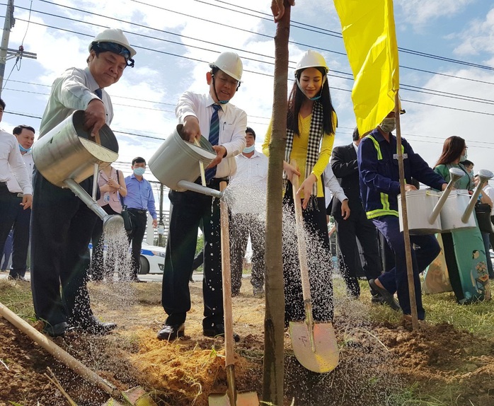 Thủ tướng Nguyễn Xuân Phúc khen tỉnh Bến Tre trồng 10 triệu cây xanh - Ảnh 1.