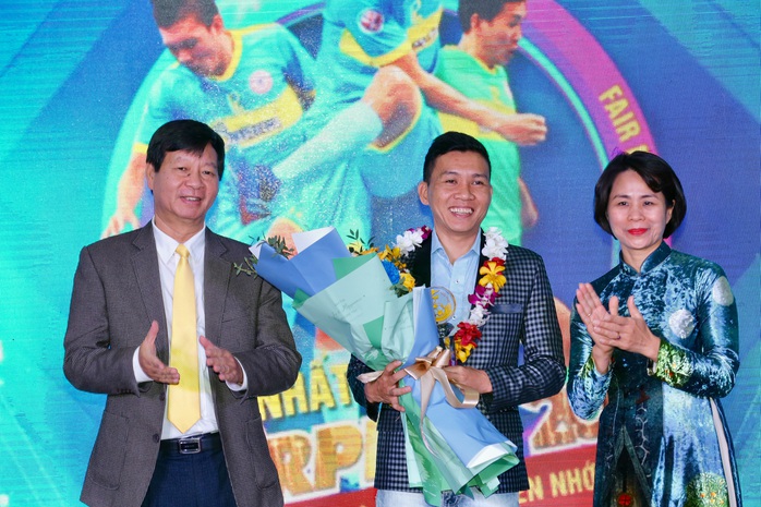 Fair Play 2020: Vinh danh cầu thủ futsal Nguyễn Nhớ - Ảnh 1.
