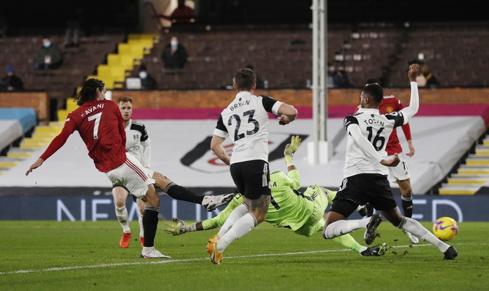 Man United đại náo Craven Cottage, đoạt ngôi đầu từ tay Man City - Ảnh 3.