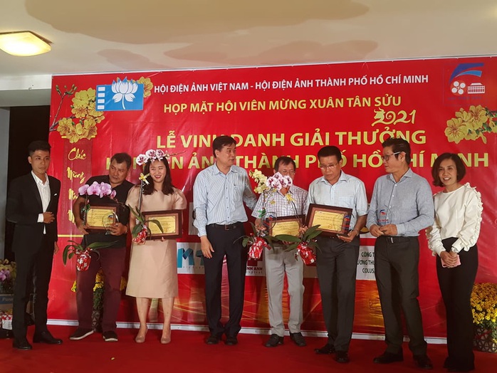 Hứa Vĩ Văn, Khả Ngân được Hội Điện ảnh TP HCM vinh danh - Ảnh 7. Hứa Vĩ Văn, Khả Ngân được Hội Điện ảnh kèo nhà cái tỷ lệ cá cược - Ảnh 7.