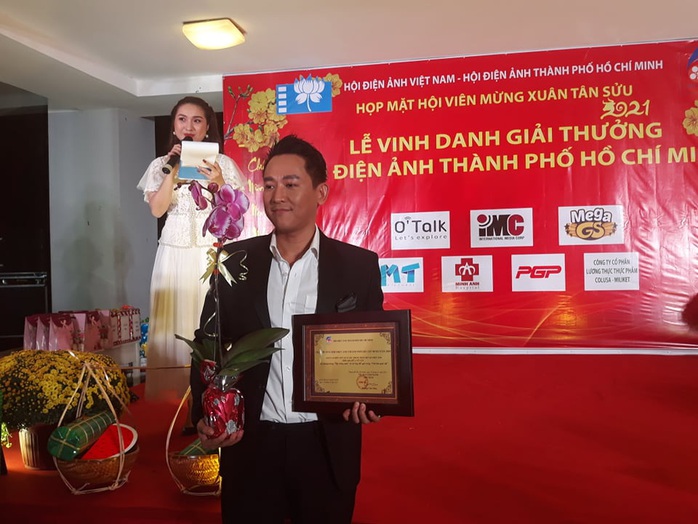 Hứa Vĩ Văn, Khả Ngân được Hội Điện ảnh TP HCM vinh danh - Ảnh 4. Hứa Vĩ Văn, Khả Ngân được Hội Điện ảnh kèo nhà cái tỷ lệ cá cược - Ảnh 4.
