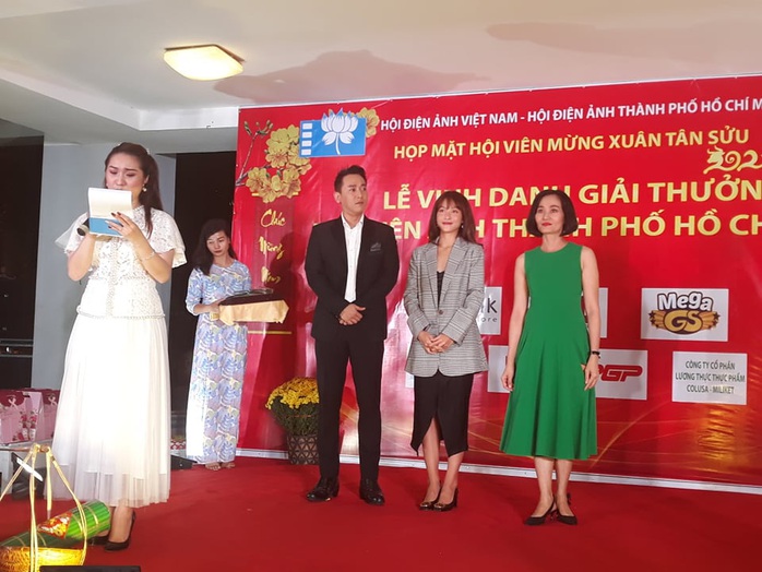 Hứa Vĩ Văn, Khả Ngân được Hội Điện ảnh TP HCM vinh danh - Ảnh 1. Hứa Vĩ Văn, Khả Ngân được Hội Điện ảnh kèo nhà cái tỷ lệ cá cược - Ảnh 1.