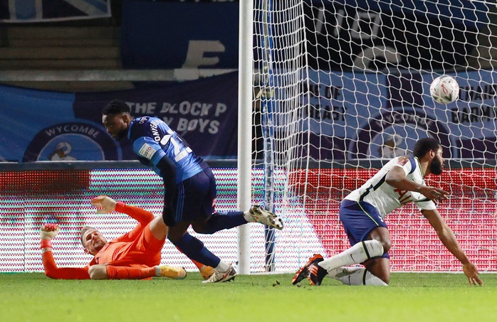 Siêu sao bùng nổ, Tottenham ngược dòng hạ đẹp Wycombe - Ảnh 2.