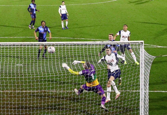 Siêu sao bùng nổ, Tottenham ngược dòng hạ đẹp Wycombe - Ảnh 4.