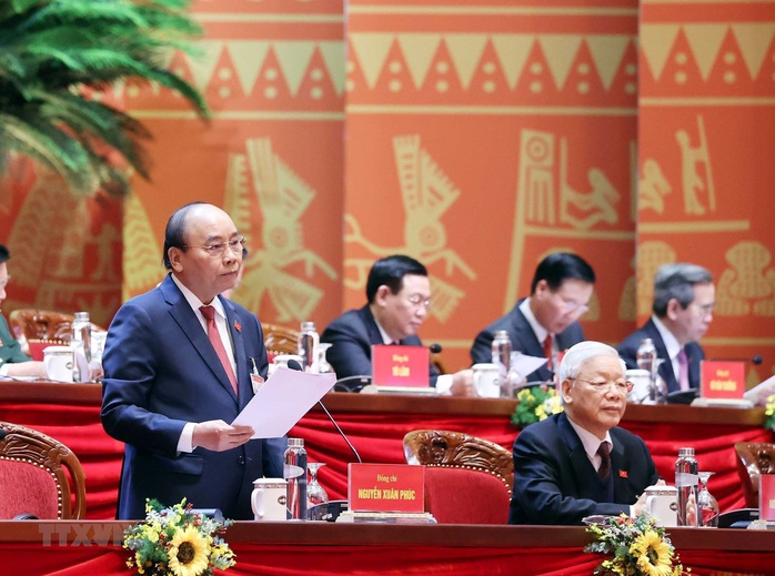 Thủ tướng Nguyễn Xuân Phúc điều hành ngày làm việc thứ ba của Đại hội XIII - Ảnh 1.