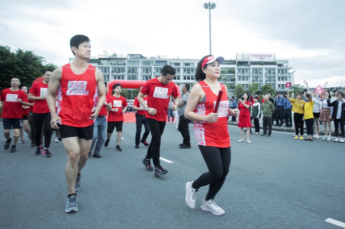 Chương trình “Lên Cùng Việt Nam” tiến hành hoạt động “Tết Gắn Kết” hỗ trợ người lao động bị ảnh hưởng bởi Covid-19 - Ảnh 1. Chương trình “Lên Cùng Việt Nam” tiến hành hoạt động “Tết Gắn Kết” hỗ trợ người lao động bị ảnh hưởng bởi Covid-19 - Ảnh 1.