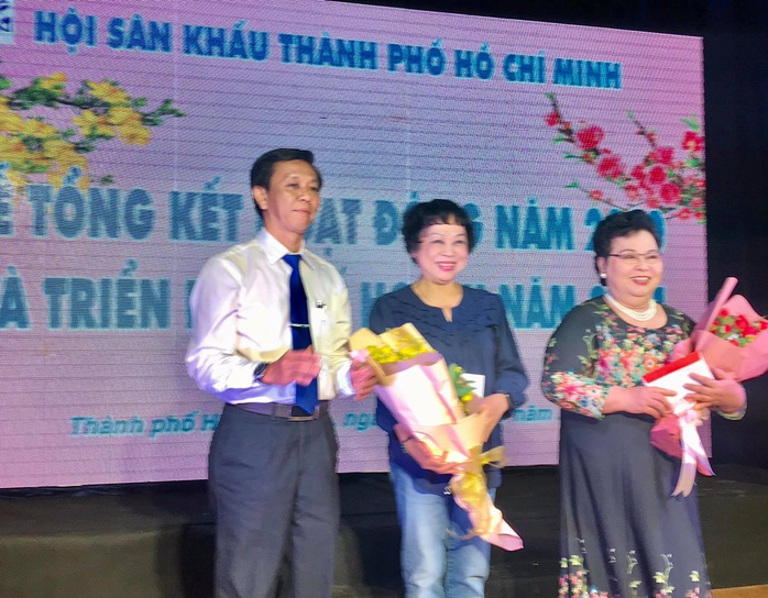 Ái Như, Mỹ Hằng, Võ Thành Phê, Ngọc Trinh đón Tết sớm với giải thưởng sân khấu - Ảnh 2.