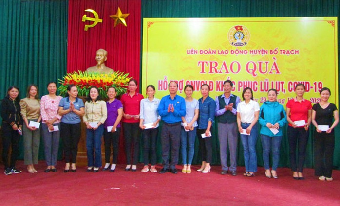 Quảng Bình: San sẻ khó khăn với công nhân - Ảnh 1. Quảng Bình: San sẻ khó khăn với công nhân - Ảnh 1.