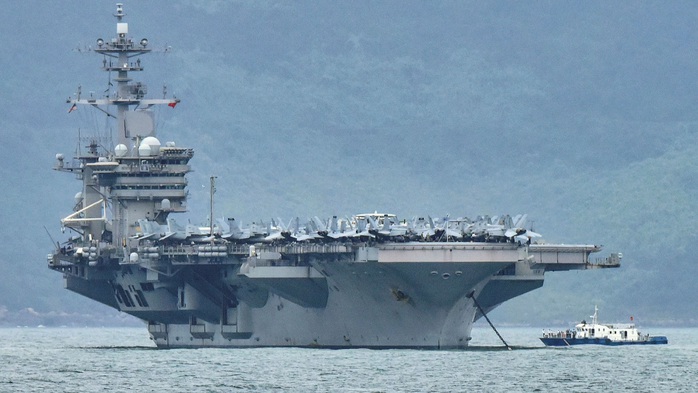 Trung Quốc tập trận mô phỏng tấn công tàu sân bay Mỹ? - Ảnh 1.