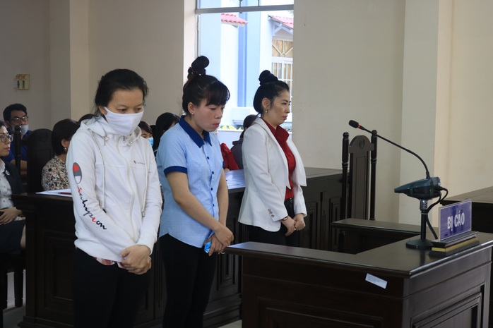 Ba  người phụ nữ  lén lút  làm liều ở Bệnh viện Bà Rịa - Ảnh 1.