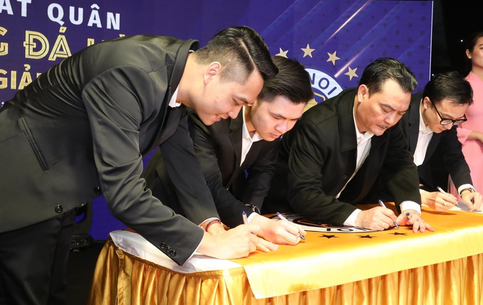 HLV Chu Đình Nghiêm: Hà Nội FC sẽ gặp nhiều khó khăn khi đối đầu CLB HAGL của Kiatisuk - Ảnh 4.