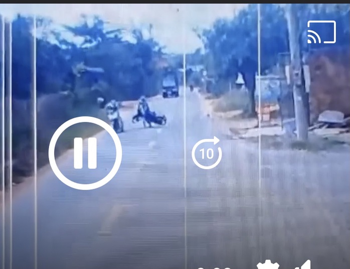Phẫn nộ với clip bị hành hung sau va chạm giao thông ở Bình Phước - Ảnh 2.
