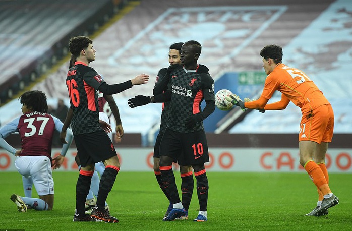 Năm phút ghi 3 bàn, Liverpool đè nghiến chủ nhà Aston Villa ở FA Cup - Ảnh 3.