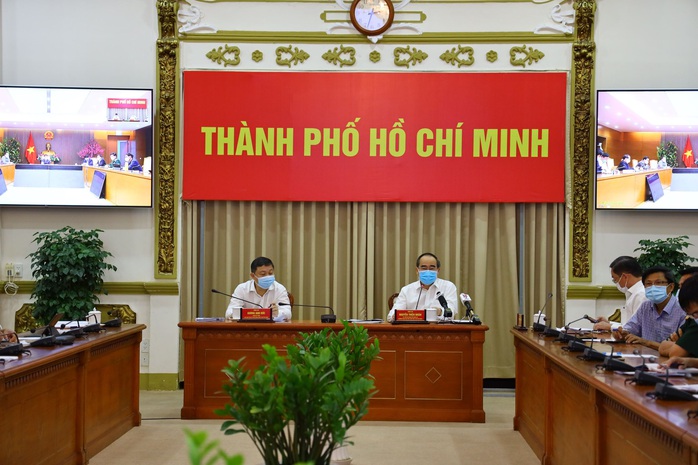 Phó Thủ tướng Vũ Đức Đam: Trường hợp F1 âm tính nhưng F2 dương tính rất đáng lo ngại - Ảnh 2.