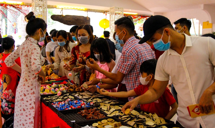 Rực rỡ sắc màu mô hình trang trí xuân tại chùa Hoằng Pháp - Ảnh 14. Rực rỡ sắc màu mô hình kèo nhà cái tỷ lệ cá cược trí xuân tại chùa Hoằng Pháp - Ảnh 14.