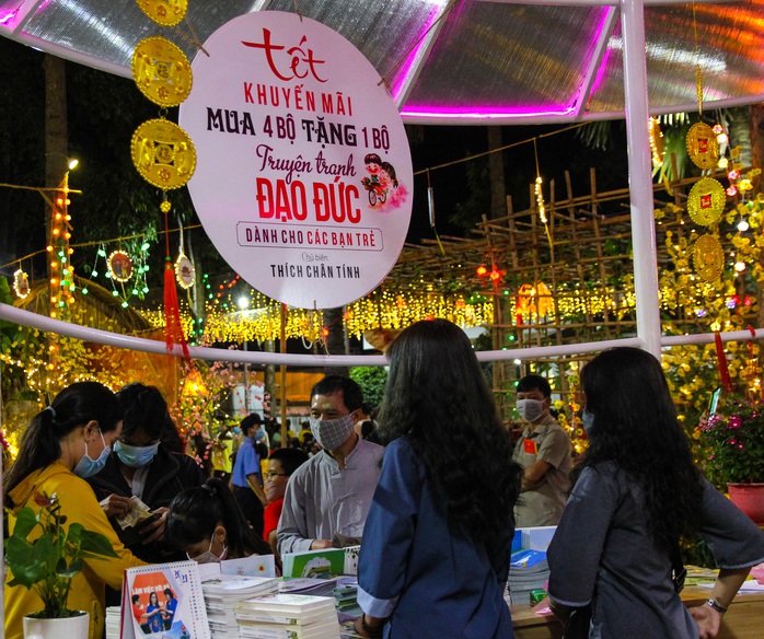 Rực rỡ sắc màu mô hình trang trí xuân tại chùa Hoằng Pháp - Ảnh 13. Rực rỡ sắc màu mô hình kèo nhà cái tỷ lệ cá cược trí xuân tại chùa Hoằng Pháp - Ảnh 13.