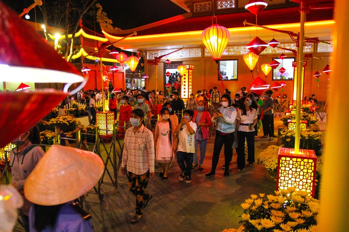 Rực rỡ sắc màu mô hình trang trí xuân tại chùa Hoằng Pháp - Ảnh 4. Rực rỡ sắc màu mô hình kèo nhà cái tỷ lệ cá cược trí xuân tại chùa Hoằng Pháp - Ảnh 4.